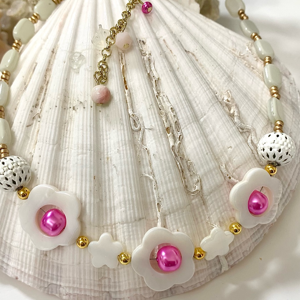 White & Pink Bohemian Pearl Daisy Beaded Necklace